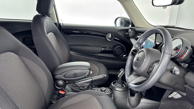 MINI Hatchback 1.5 Cooper Classic 3dr Auto [Comfort/Nav Pack] Petrol Hatchback